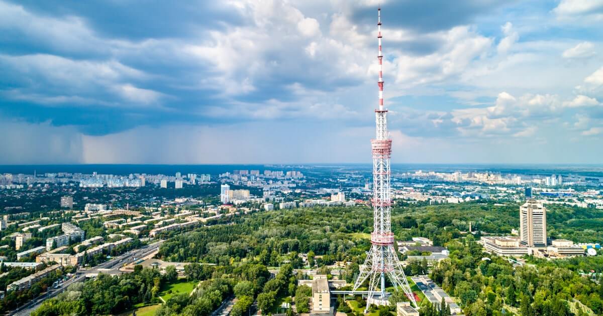 Киевская телебашня-Высота 385 метров-shutterstock