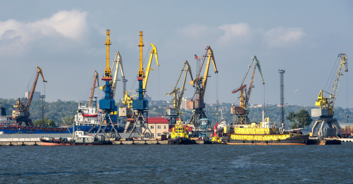 Укрзализныця готова переориентировать грузовые потоки из портов на Азове в другие © shutterstock.com