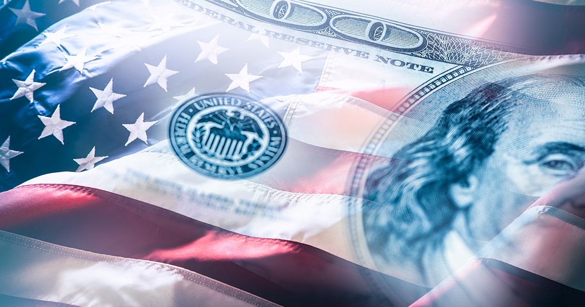 Американский флаг и банкноты 100 долларов - shutterstock