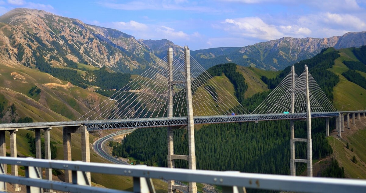 Китай продолжает стимулировать экономику посредством инфраструктурных проектов
