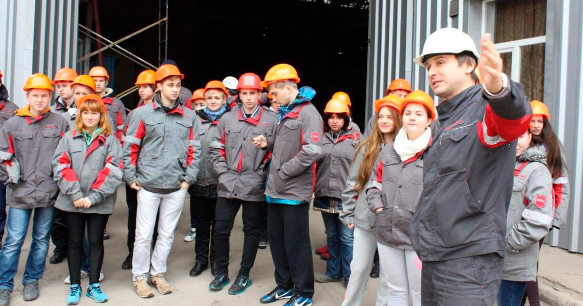 Школьники на экскурсии на новой производственной линии “Запорожсталь” - zaporizhstal