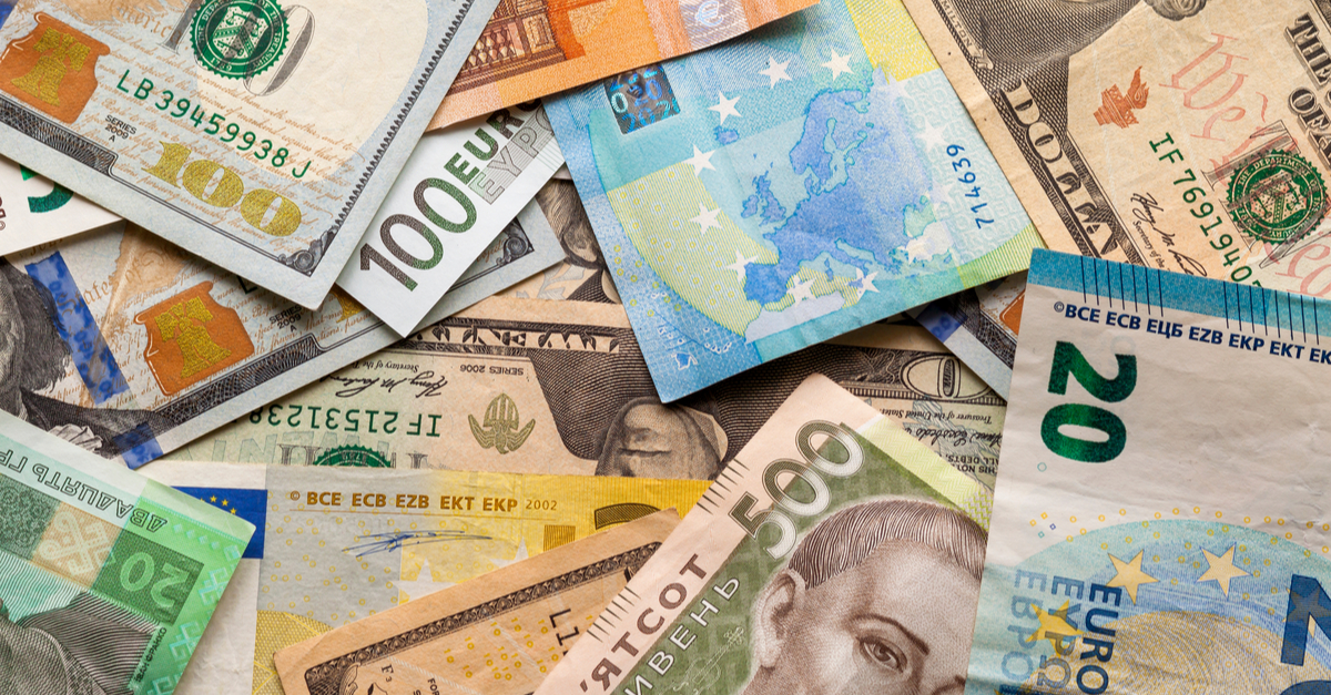 НБУ снизил норму обязательной продажи валютной выручки с 50% до 30% © shutterstock.com