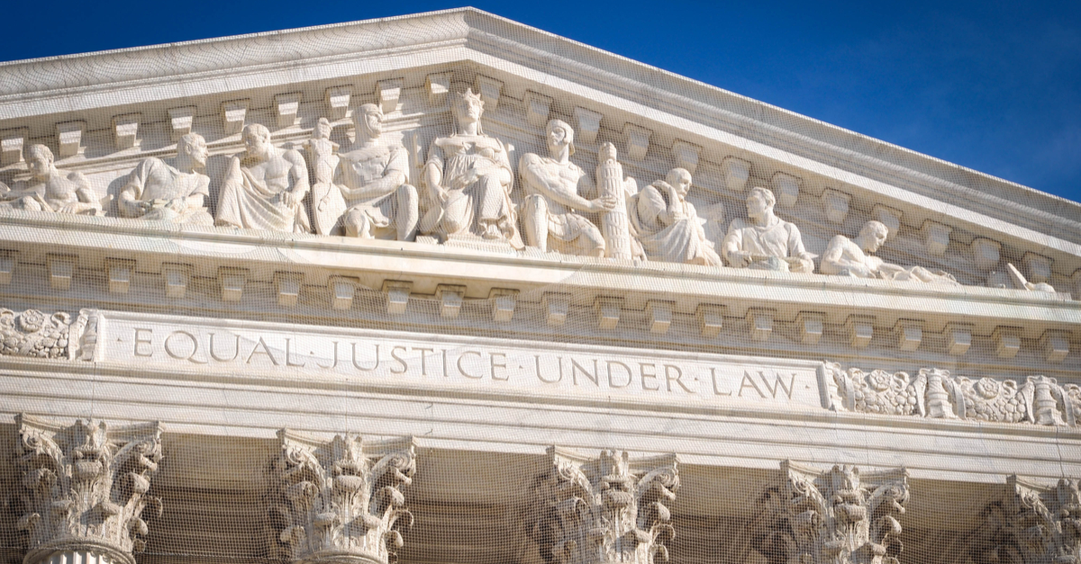 AIIS подала иск в Верховный суд США о конституционности раздела 232 © shutterstock.com
