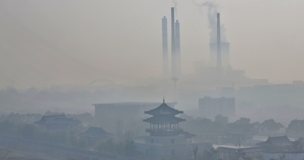 Китай введет производственные ограничения по уровню выбросов (с) shutterstock.com