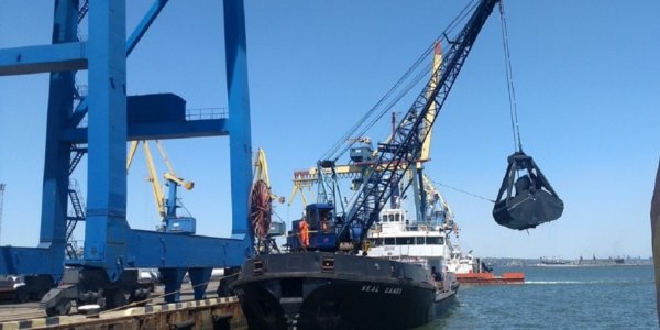 Фото – В Мариупольском порту начались дноуглубительные работы