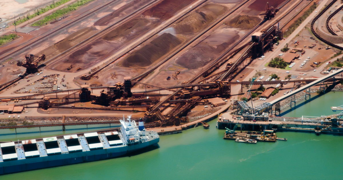 Китайские металлурги в июле нарастили импорт железной руды на 21% (с) shutterstock.com