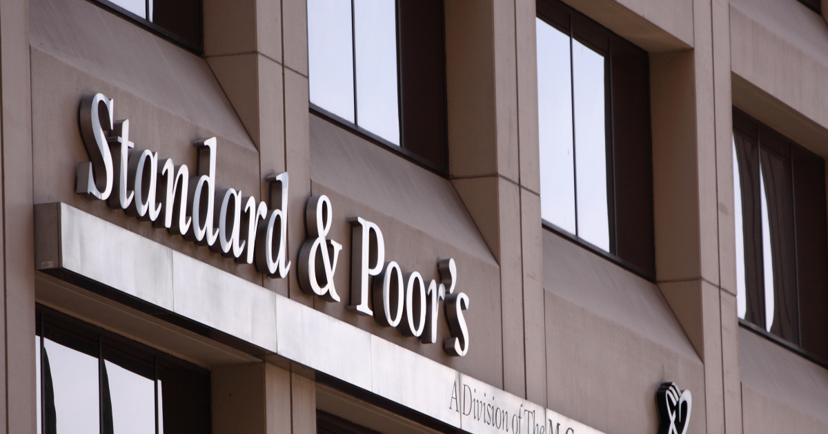 S&P повысил кредитный рейтинг Украины до "В" (c) shutterstock.com