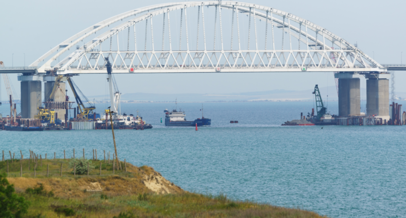 В августе-сентябре усложнились судозаходы в Азовское море (c) shutterstock.com