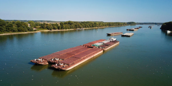 Фото – Спад рівня води обмежить перевезення продукції ГМК Дунаєм