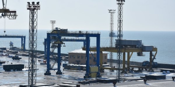 Фото – Маріупольський порт розширює потужності з переробки прокату