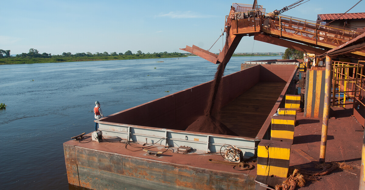 В январе экспорт железной руды из Бразилии упал на 34% (c) shutterstock.com