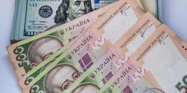 Фото – Чи були причини для зміцнення гривні?