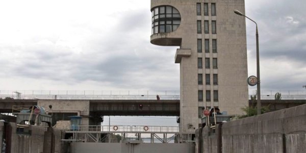 Фото – Повышение платы за прохождение судами днепровских шлюзов отменяется