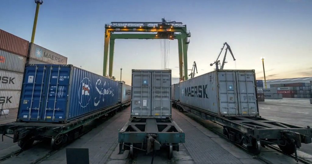 Ukrainian Railways increased container transportation by 28% y/y in 2024