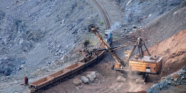 Фото – АМКР начал отгрузку железорудного концентрата морем в Китай