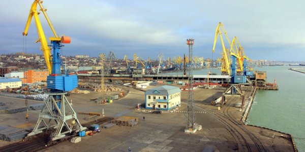 Фото – Мариупольский порт намерен в апреле переработать 400 тыс. т грузов