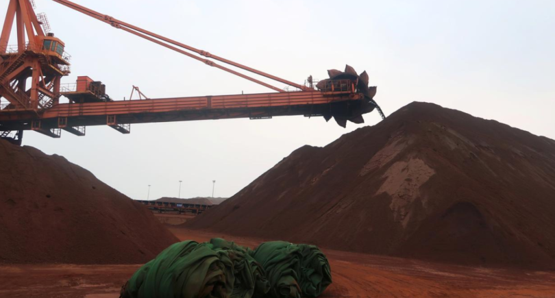 Китай в апреле увеличил добычу железной руды на 11,2% (c) reuters.com