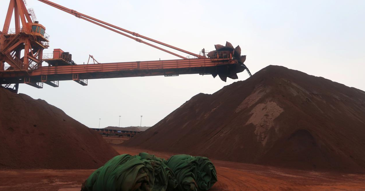 Китай в апреле увеличил добычу железной руды на 11,2% (c) reuters.com
