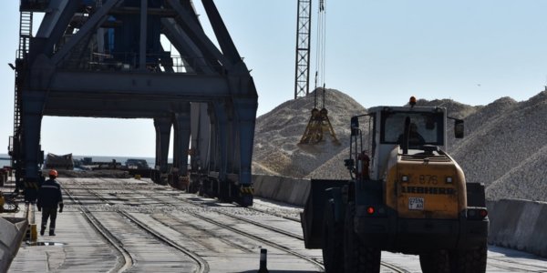 Фото – Мариупольский порт в апреле нарастил грузооборот на 3,5%