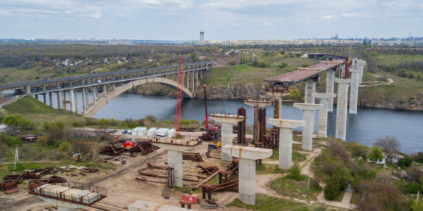 Фото – АМКР поставил первую партию проката для моста в Запорожье