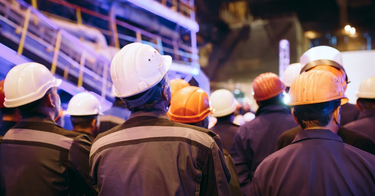 Средние зарплаты в металлургии в мае выросли на 3,5% (c) shutterstock.com