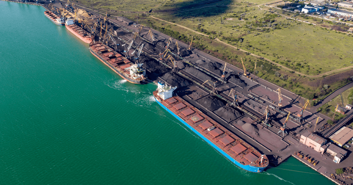 В сентябре экспорт руды через морпорты Украины вырос наполовину (с) facebook.com/seaportYuzhny