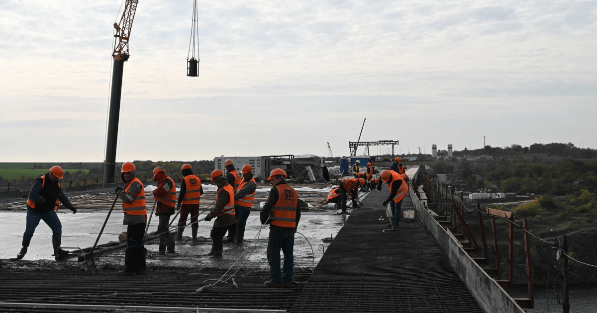 «Азовсталь» поставит сталь для 17 тыс. конструкций Запорожского моста (c) facebook/metinvest