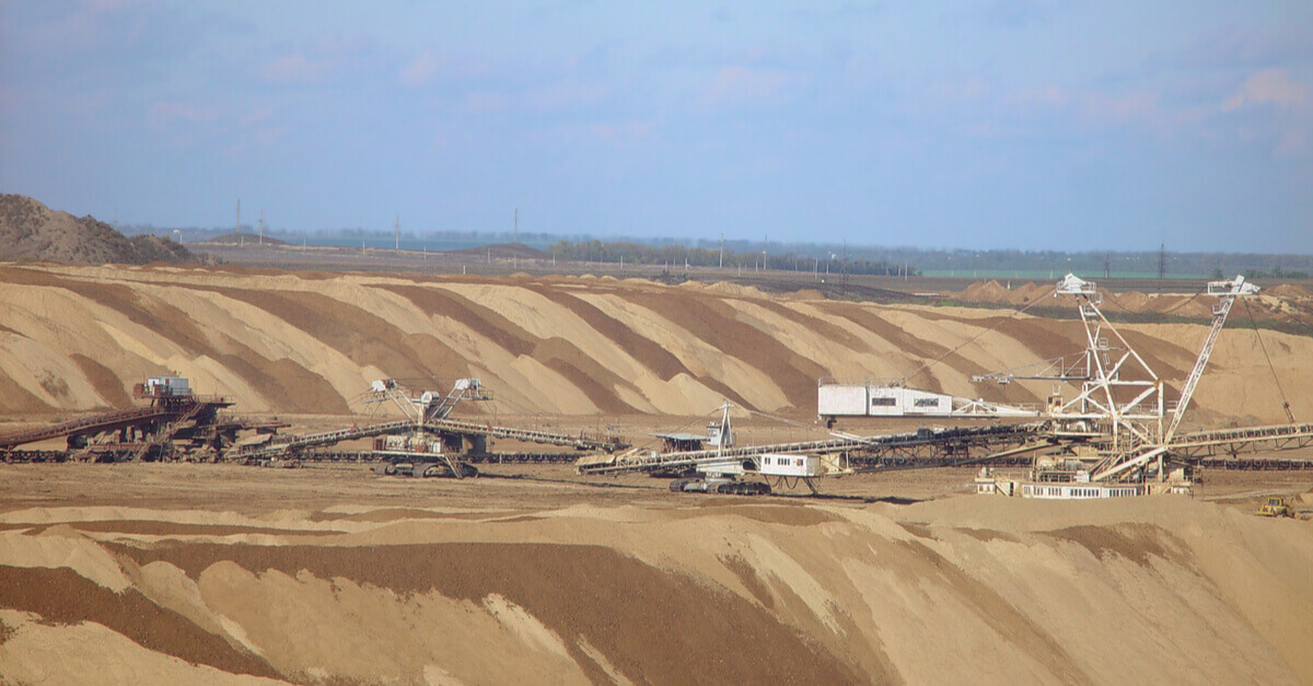 Украина в сентябре нарастила экспорт титаносодержащих руд наполовину (с) shutterstock