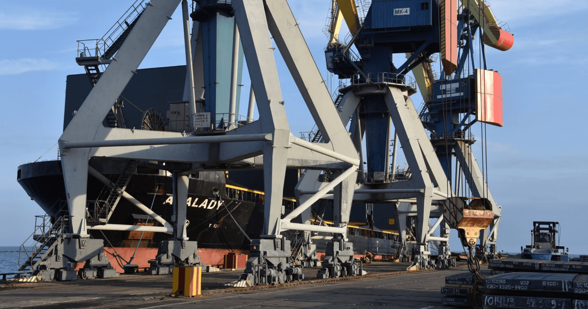 Мариупольский порт в октябре сократил перевалку грузов на 18,5% (с) facebook.com/marport.offpage