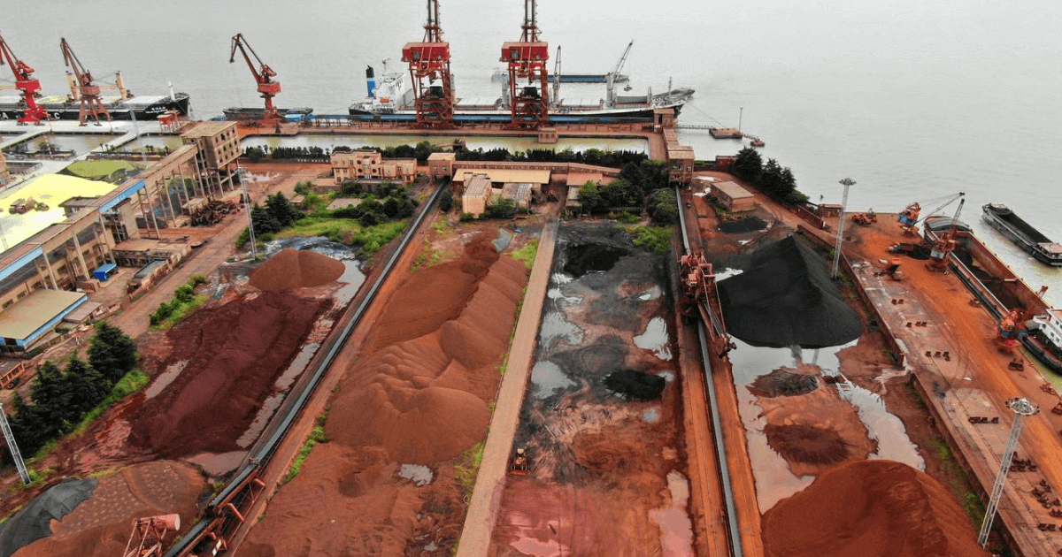 Китай в ноябре увеличил импорт железной руды на 8,3% (c) reuters.com