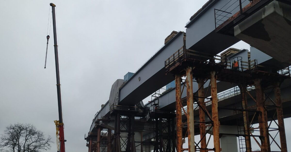«Укрсталь Конструкция» поставила 1,2 тыс. т мостовых блоков для моста в Запорожье