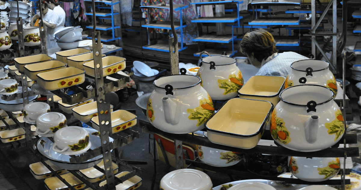 Керченский метзавод в январе увеличил производство посуды в 2 раза