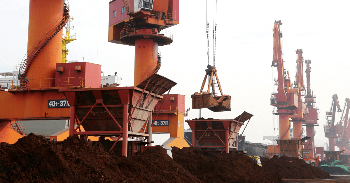 Китай в апреле сократил импорт железной руды на 3,5% (c) China Brand
