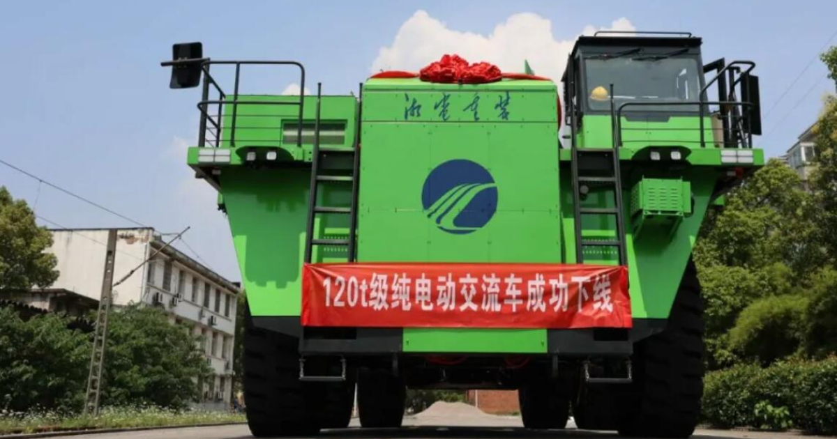 Китай выпустил 120-тонный карьерный самосвал на электроэнергии