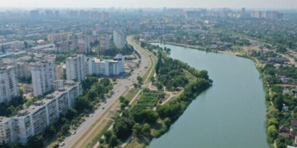 Фото – Власти Киева собираются построить арочный мост через озеро Радунка