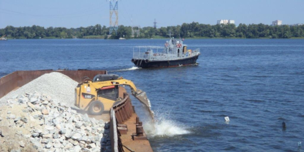 Фото – ДМЗ реконструировал рыбозащитное устройство насосной станции