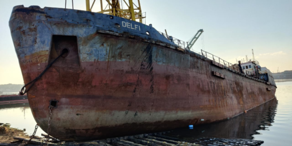 Фото – Держава планує продати на брухт танкер Delfi