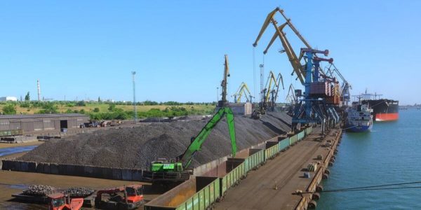 Фото – УЗ запретила отправки руды на станцию Береговая в порту «Південний»