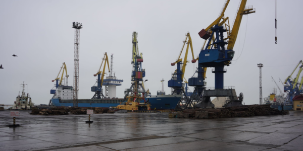 Фото – Мариупольский порт в декабре сократил перевалку металлов на 6%
