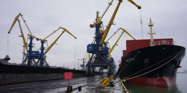 Фото – Мариупольский порт возобновил перевалку коксующихся углей