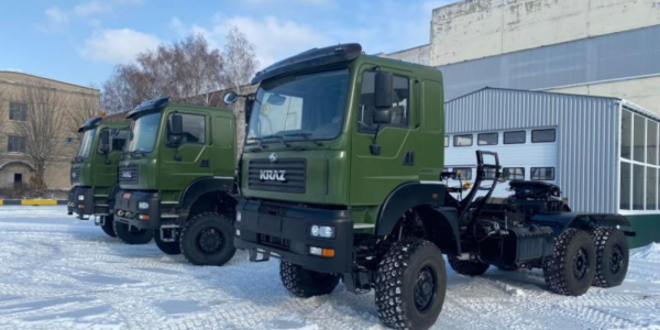 Фото – КрАЗ передал партию седельных тягачей для ВСУ