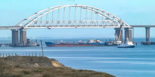 Фото – В декабре длительность задержки судов в Керченском проливе увеличилась