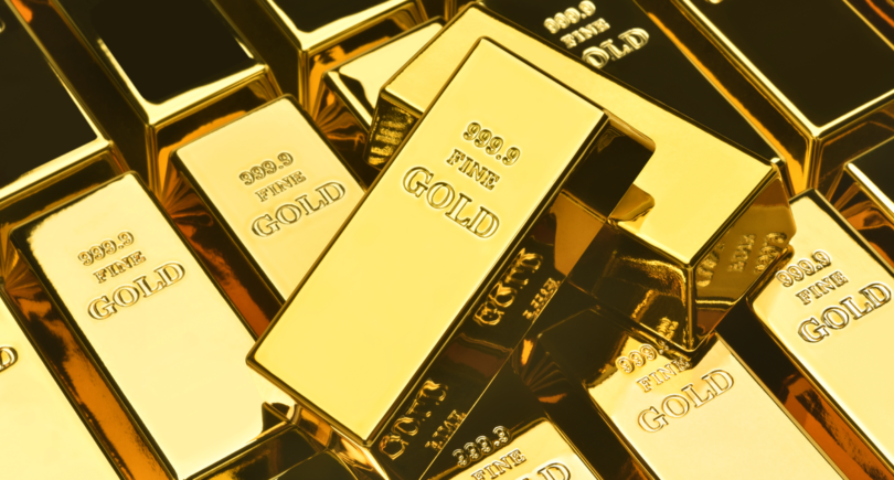 Цена на золото по итогам 2021 года опустилась до минимума с 2015 года (c) shutterstock.com