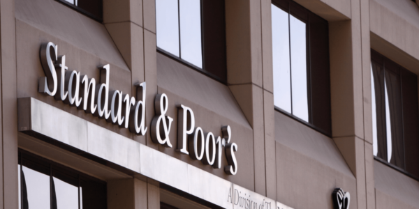 Фото – S&P отзовет рейтинги всех компаний РФ на фоне запрета ЕС на их присвоение