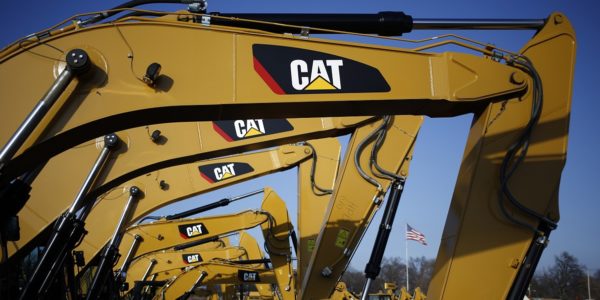 Фото – Caterpillar приостановил работу в России
