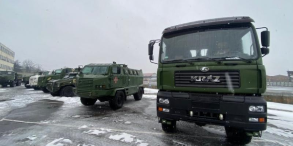Фото – «КрАЗ» безоплатно передав українським військовим техніки на $1 млн