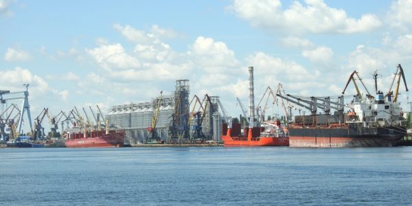 Фото – Николаевский порт подвергся обстрелу