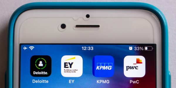 Фото – Велика четвірка аудиторів припинила роботу в Росії