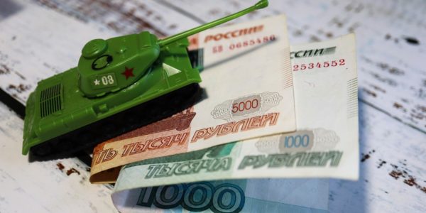Фото – Банк Росії заборонив населенню купувати готівкову валюту