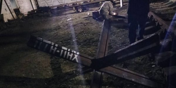 Фото – «Укрзалізниця» виготовила 831 протитанковий їжак